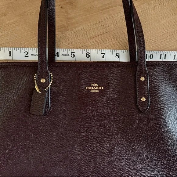 Coach Deep Burgundy Red Leather Tote Bag with Structured Design - Picture 3 of 9